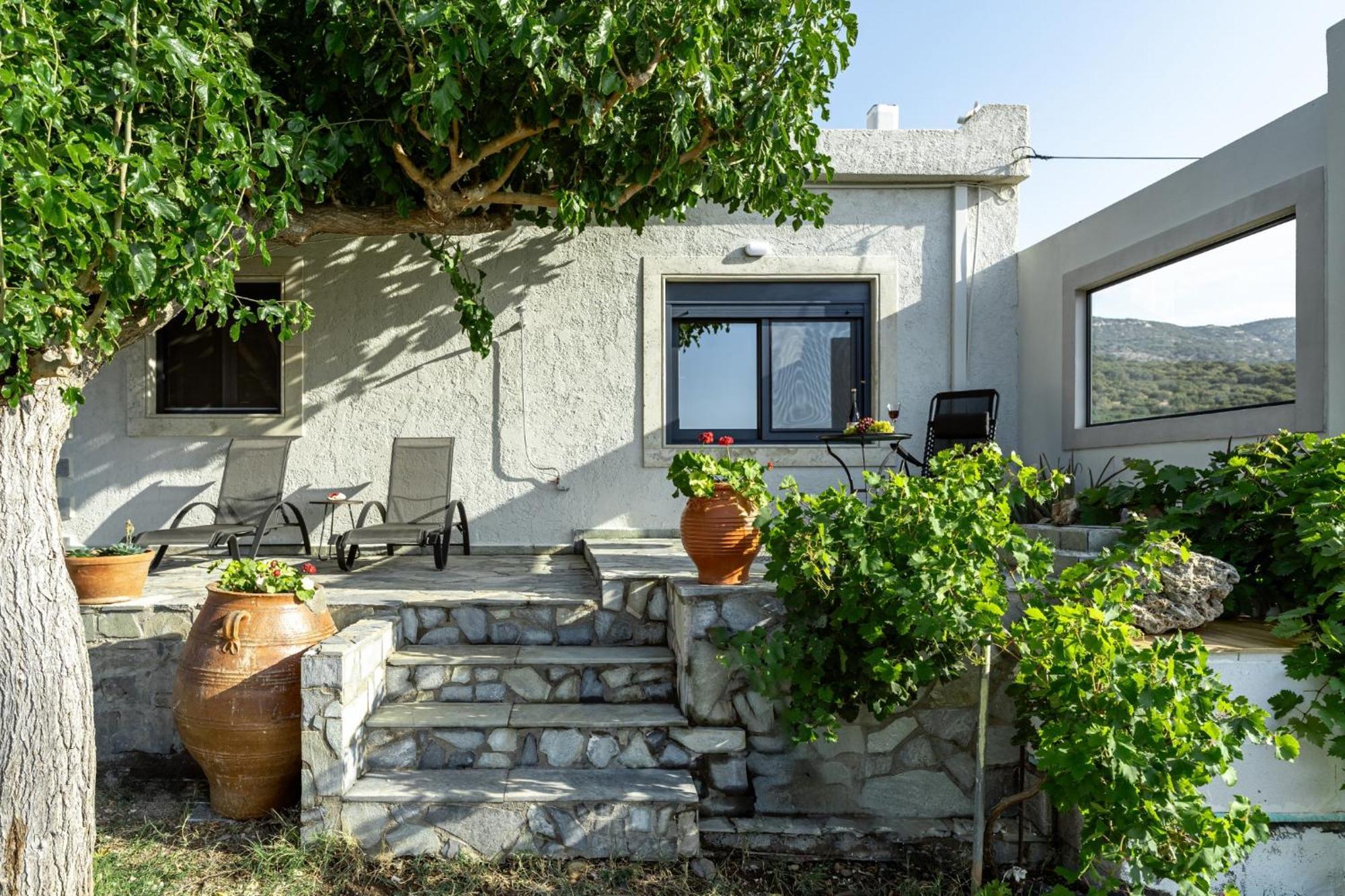 Holiday home Unique 2 Bdr Popi In Front Of The Sea Sitia (Crete)